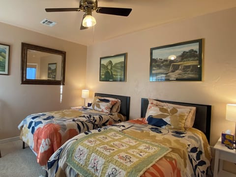 Two Bedroom Turquoise Casita is on the high desert towards the mountains. Apartment in New Mexico