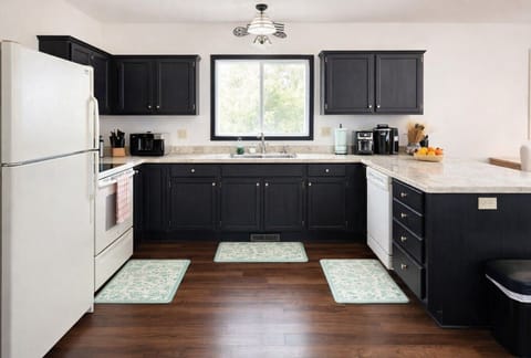 Large Fully Equipped Kitchen