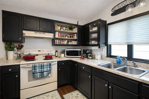 Large Fully Equipped Kitchen