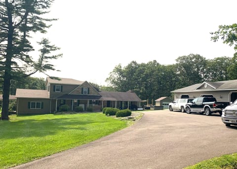 Ranch style home with huge yard and lots of parking - bring your boat!