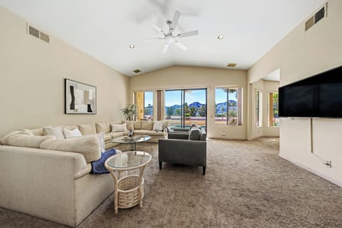 Luxury Desert Getaway- Pool - Spa - Golf - Sunset House in Indian Wells