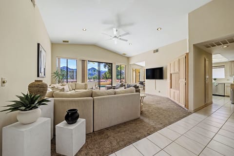 Luxury Desert Getaway- Pool - Spa - Golf - Sunset House in Indian Wells