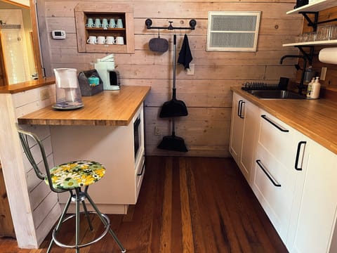 Cottage kitchen with all the essentials