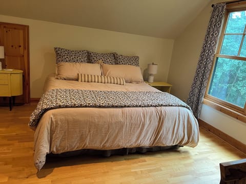 Cozy, quiet cabin in Northern WI near ATV/snowmobile trails. Cottage in Wisconsin