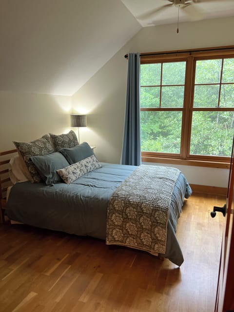 Cozy, quiet cabin in Northern WI near ATV/snowmobile trails. Cottage in Wisconsin