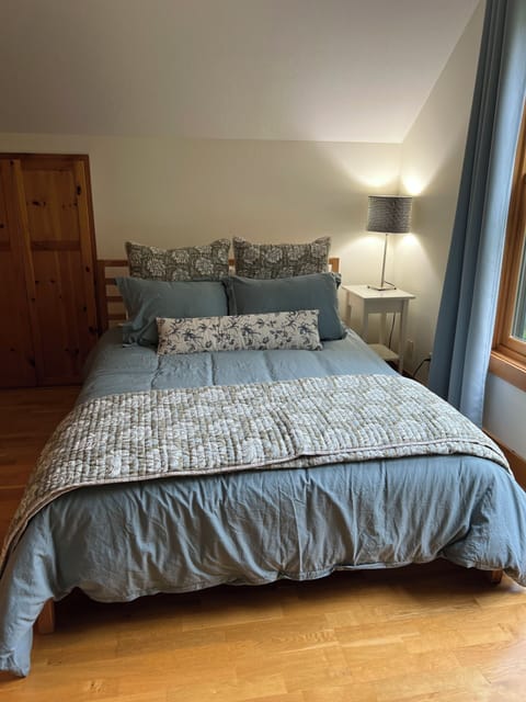 Cozy, quiet cabin in Northern WI near ATV/snowmobile trails. Cottage in Wisconsin