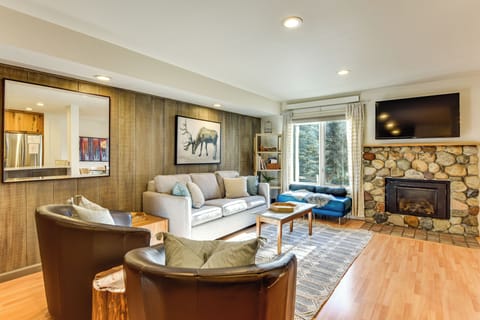 Living Room | Gas Fireplace