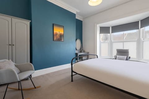 Front Bedroom with King-size Bed