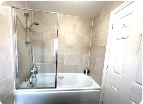 3 Bed Home - Exeter (New photos coming soon!) House in Exeter