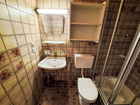 Wall, Bathroom, Plumbing Fixture, Bathroom Sink, Flooring, Floor, Plumbing, Toilet Seat, Sink, Toilet