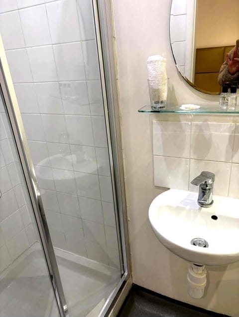 The Ascot Room @ The Three Horseshoes is a Boutique Room with free parking House in South Derbyshire District