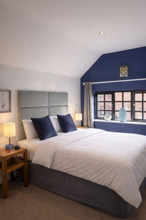 The Ascot Room @ The Three Horseshoes is a Boutique Room with free parking House in South Derbyshire District