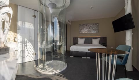 Unit with two Twin beds