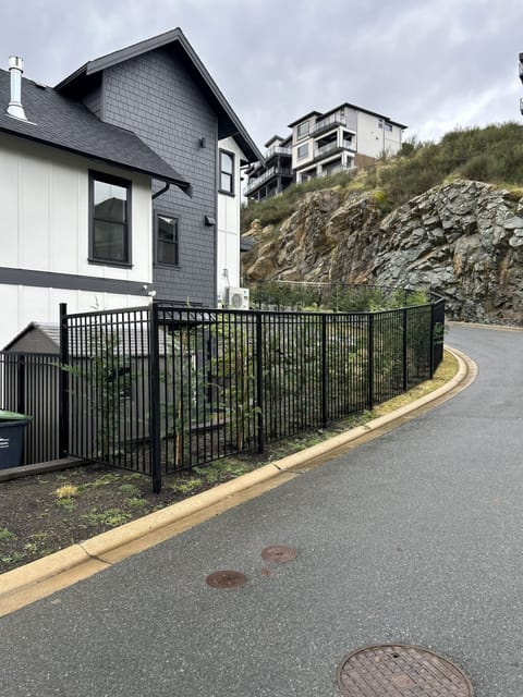 Private Bear Mountain Getaway in Lovely Victoria BC. Quiet, Cozy andRelaxing! Apartment in Langford