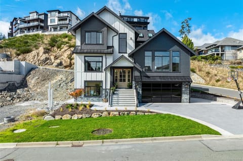 Private Bear Mountain Getaway in Lovely Victoria BC. Quiet, Cozy andRelaxing! Apartment in Langford