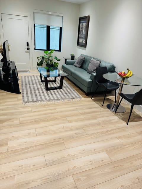 Cozy two bedroom Suite Apartment in White Rock