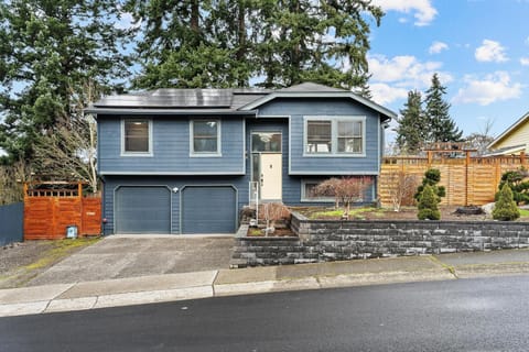 The Federal Way Modern Retreat - 4Bd 3Bath Near Airport & Redondo Beach House in Federal Way