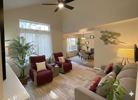 Bright & Spacious Renton Retreat: Dedicated Office + Modern Vibe Apartment in Cascade-Fairwood