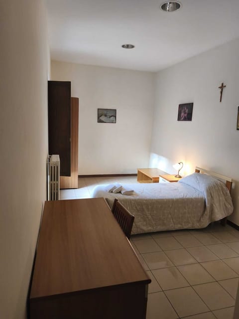 Rooms in the center of Foligno, near station, barracks, center and shrine House in Foligno