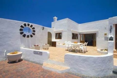 The welcoming villa entryway