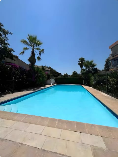 Azur Pool Sea And Sun – Pool, Beach Walk & Private Parking on the Côte d'Azur Apartment in Mandelieu-La Napoule