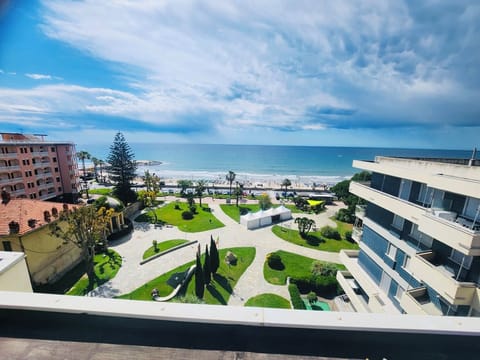 Fronte mare con terrazza per Tramonti top Apartment in Liguria
