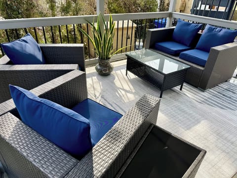Private Deck off the kitchen
