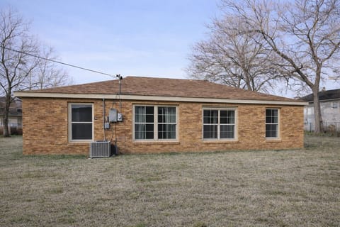 Home centrally located in Gatesville House in Rio Grande