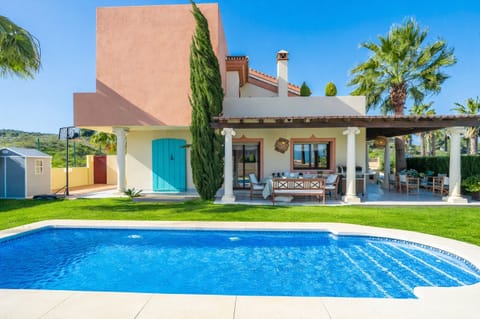 House with barbecue and private pool