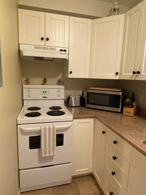 Sandy Toes and Salty Seas Cabin in Ucluelet