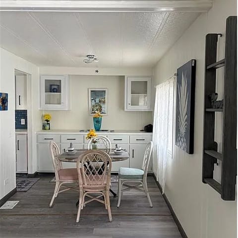 Fabulous 2-bedroom mobile home with AC in North Fort Myers Campground/ 
RV Resort in North Fort Myers