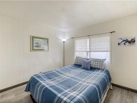 Fabulous 2-bedroom mobile home with AC in North Fort Myers Campground/ 
RV Resort in North Fort Myers