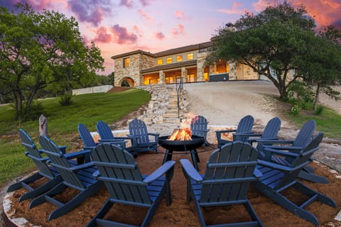 7-bedroom villa in Comfort with Amazing Backyard Villa in Rio Grande