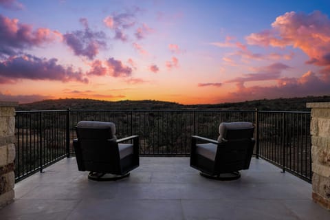 7-bedroom villa in Comfort with Amazing Backyard Villa in Rio Grande