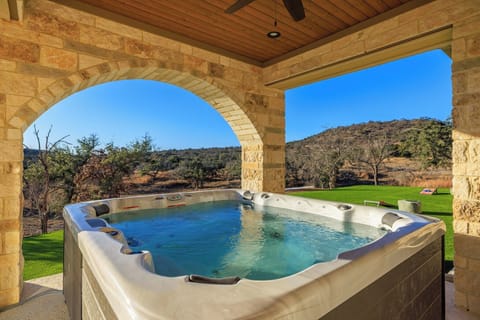 7-bedroom villa in Comfort with Amazing Backyard Villa in Rio Grande