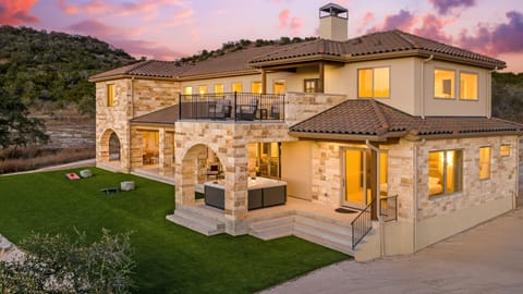 7-bedroom villa in Comfort with Amazing Backyard Villa in Rio Grande