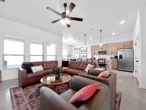 NEW home with garage parking House in Temple