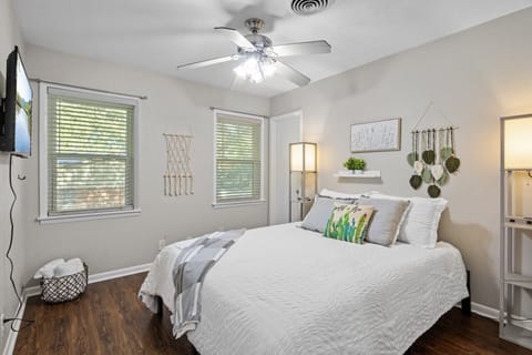 4 bedroom + game room with shuffleboard House in Belton