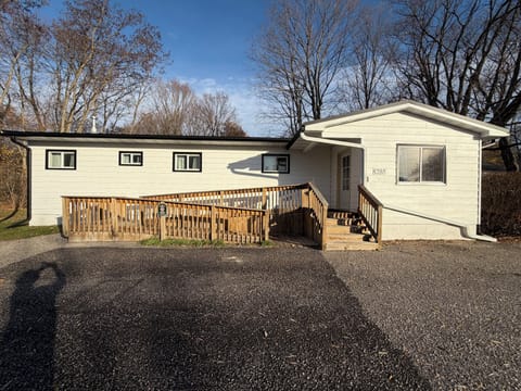 100% HANDICAP ACCESSIBILITY