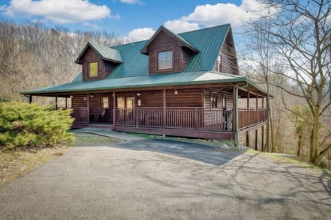 Enjoy your Smoky Mountain Vacation from your private Mountain View Retreat.