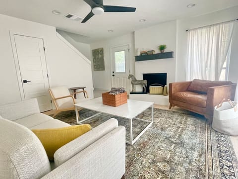 The Westerly . Bee Caves . Sweet Comfort Apartment in West Lake Hills