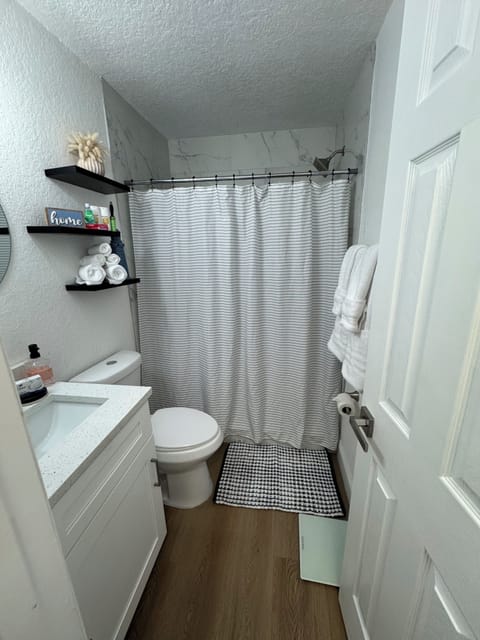 Cozy 2-bedroom house in charming Sarasota House in Desoto Lakes