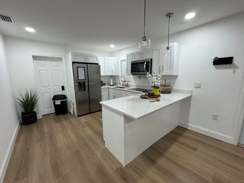 Cozy 2-bedroom house in charming Sarasota House in Desoto Lakes