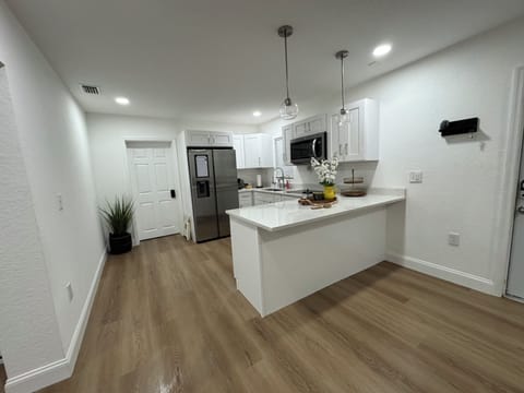 Cozy 2-bedroom house in charming Sarasota House in Desoto Lakes