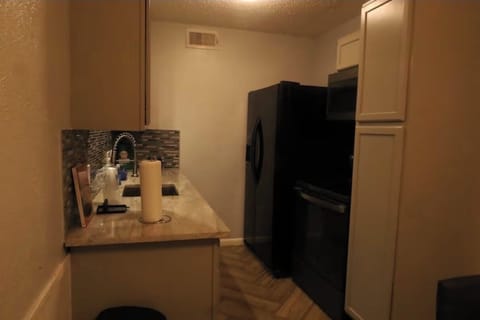 Cozy Stay 5 Min to Fort Hood  Clean & Calm Apartment in Killeen