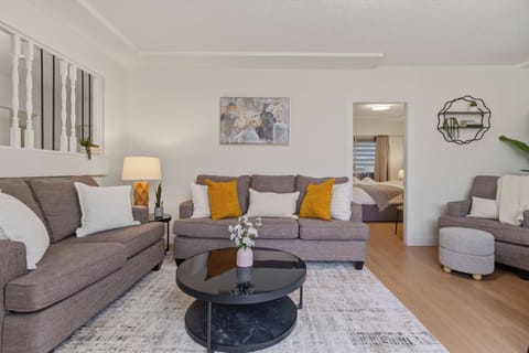 Modern 5Bdrm House, Close to Airport & Skytrain&Shops! House in Vancouver