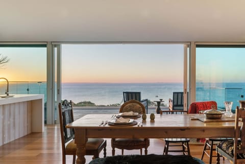 Where indoor living dissolves into sea views