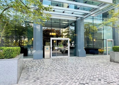 Modern Downtown Vancouver Condo – Walk to SkyTrain Apartment in Vancouver