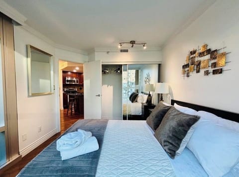 Modern Downtown Vancouver Condo – Walk to SkyTrain Apartment in Vancouver