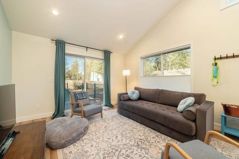 Cozy 2-bedroom cottage in terrific Tigard Cottage in Tigard